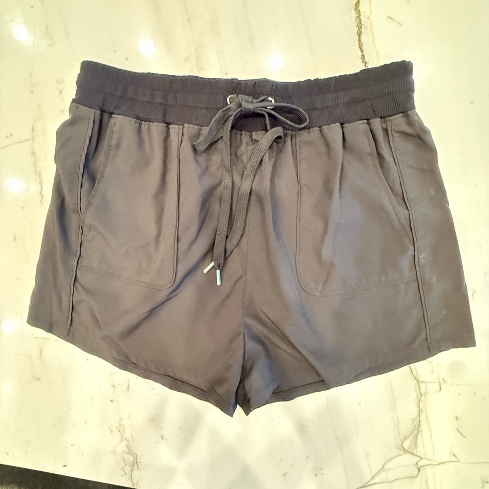 Evereve Charcoal Gray Drawstring Women’s Shorts
